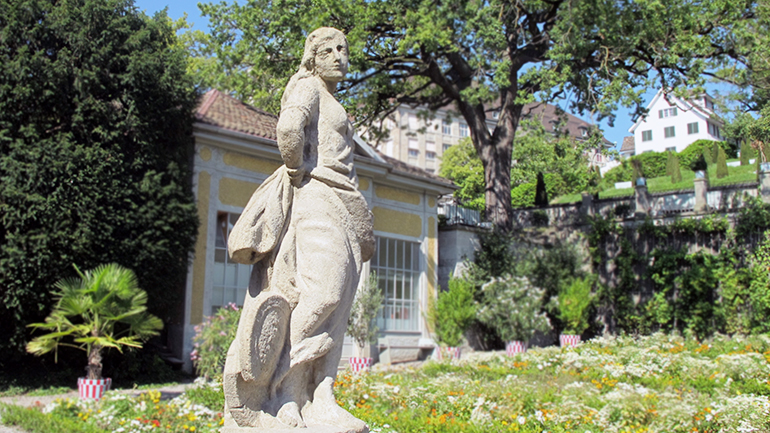 A statue of a woman in the Rechberg park